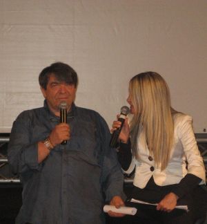 Tricase - piazza Giuseppe Pisanelli - 16 settembre 2007 - IV Edizione del Salento International Film Festival - La presentatrice Sabrina Merolla e il regista Silvano Agosti