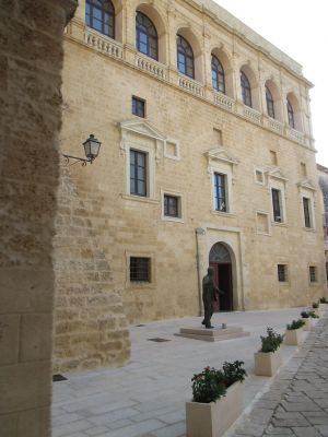 Piazza Don Tonino Bello - Uno scorcio di Palazzo Gallone