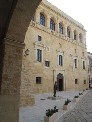 Piazza Don Tonino Bello - Uno scorcio di Palazzo Gallone