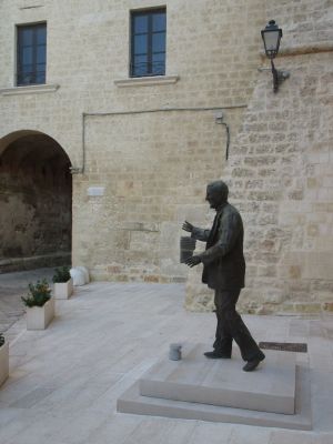 piazza Don Tonino Bello - Uno scorcio di palazzo Gallone