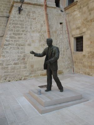 Piazza Don Tonino Bello - Uno scorcio della Turris magna