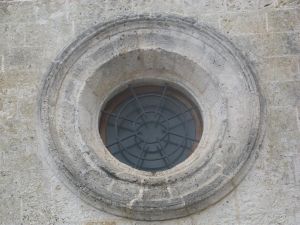 Tricase - via Tempio - Prospetto frontale della Cappella di S. Maria del Tempio - Rosone