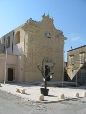 Tutino - piazza Madonna delle Grazie - Chiesa della Madonna delle Grazie - Uno scorcio del prospetto frontale