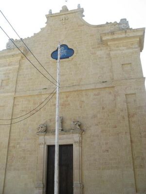 Tutino - piazza Madonna delle Grazie - Chiesa della Madonna delle Grazie - Uno scorcio del prospetto frontale