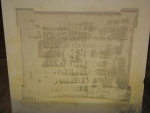 Caprarica - Piazza Sant'Andrea Apostolo - Targa ricordo apposta dai capraricesi nel 1919