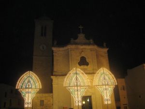 Caprarica - piazza Sant'Andrea - Un suggestivo  scorcio del prospetto frontale della Chiesa di Sant'Andrea