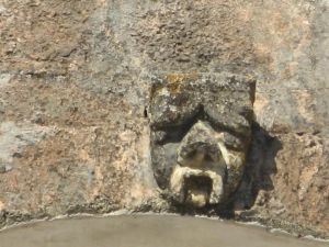 Tricase - Piazza Antonio Dell'Abate - Maschera sul prospetto posteriore dell'ex convento dei Domenicani