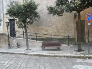 Tricase -piazza Giuseppe Pisanelli - Uno scorcio dell'entrata secondaria della Chiesa di San Domenico