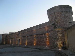 Caprarica del Capo - piazza Sant'Andrea - Un suggestivo scorcio del castello (1524)