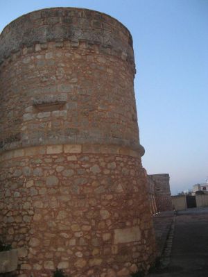 Caprarica del Capo - piazza Sant'Andrea - Un suggestivo scorcio del castello (1524)