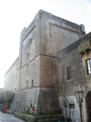 Tricase - Piazza Giuseppe Pisanelli - Una suggestiva veduta del castello dei Principi Gallone