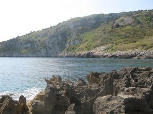 Marina Serra - Lungomare Mirabello - Un suggestivo scorcio della costa