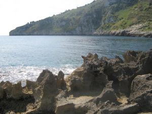 Marina Serra - Lungomare Mirabello - Un suggestivo scorcio della costa