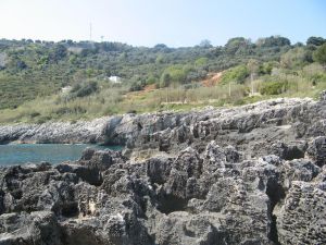 Marina Serra - Lungomare Mirabello - Un suggestivo scorcio della costa