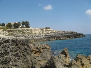 Marina Serra - Lungomare Mirabello - Un suggestivo scorcio della costa
