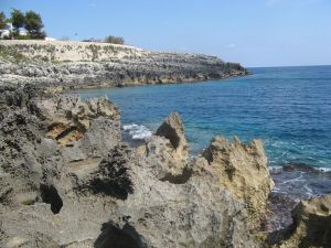 Marina Serra - Lungomare Mirabello - Un suggestivo scorcio della costa