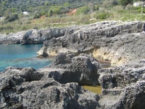 Marina Serra - Lungomare Mirabello - Un suggestivo scorcio della costa