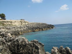 Marina Serra - Lungomare Mirabello - Un suggestivo scorcio della costa