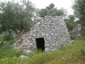 Tricase Porto - Uno scorcio di una vecchia paiara a poche centinaia di metri dalla Torre del Sasso