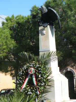 Tricase - piazza Alfredo Codacci Pisanelli - Monumento ai Caduti