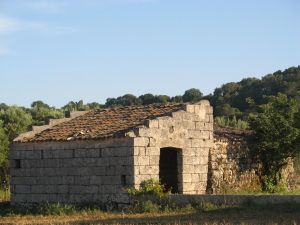 Tricase - via Provinciale per Marina Serra - Uno scorcio di una vecchia costruzione di campagna