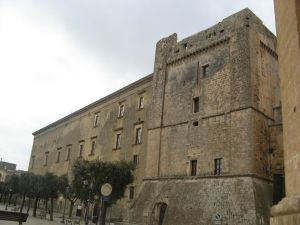 Tricase - piazza Giuseppe Pisanelli - Uno scorcio di palazzo Gallone.