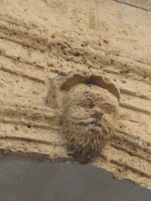 Tricase - Maschera sul prospetto laterale del castello dei principi Gallone