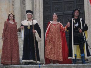 Tricase - 15 giugno 2008 - Sfilata in abiti d'epoca medievale promossa dall'Associazione Ippica Sud Salento 