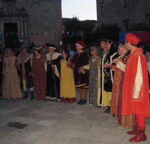 Tricase - 15 giugno 2008 - Sfilata in abiti d'epoca medievale promossa dall'Associazione Ippica Sud Salento 