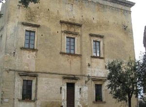 Tricase - Piazzetta Giuseppe Codacci Pisanelli - Uno scorcio di Palazzo Gallone.