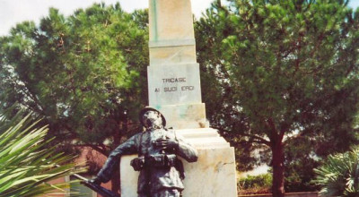 Tricase - Piazza Alfredo Codacci Pisanelli - Monumento ai Caduti