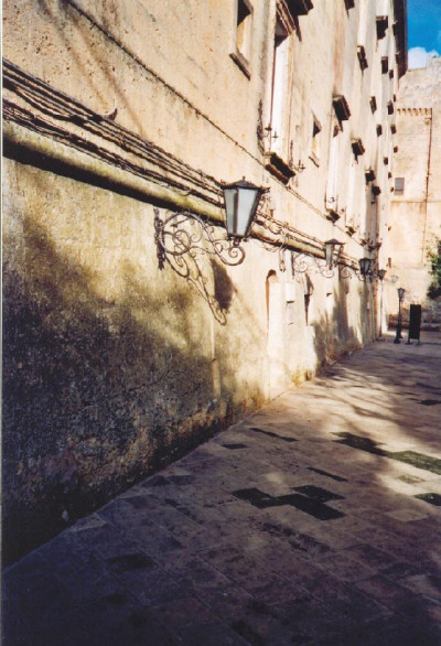 Tricase - piazza Giuseppe Pisanelli - Uno scorcio del prospetto forntale di palazzo Gallone Tricase - piazza Giuseppe Pisanelli - Uno scorcio del prospetto forntale ...