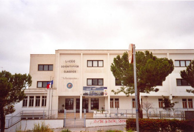 Tricase - piazza Galileo Galilei - Prospetto frontale del Liceo Scientifico - Classico G. Stampacchia Tricase - piazza Galileo Galilei - Prospetto frontale del Liceo Scientifi...
