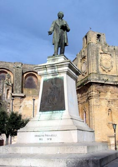 Monumento a Giuseppe Pisanelli