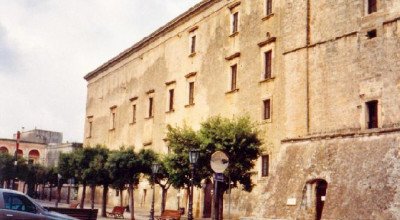 Tricase - piazza Giuseppe Pisanelli - Uno scorcio di Palazzo Gallone