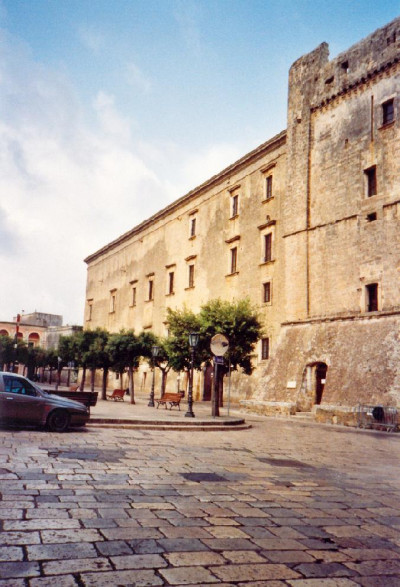 Tricase - piazza Giuseppe Pisanelli - Uno scorcio di Palazzo Gallone