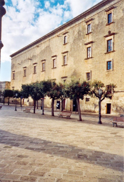 Tricase - piazza Giuseppe Pisanelli - Palazzo Gallone - Prospetto frontale Tricase - piazza Giuseppe Pisanelli - Palazzo Gallone - Prospetto frontale