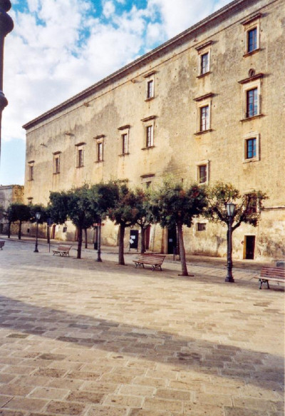 Tr4icase- piazza Giuseppe Pisanelli - Castello dei Principi Gallone Tr4icase- piazza Giuseppe Pisanelli - Castello dei Principi Gallone