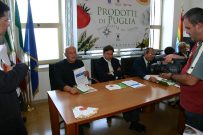 Conferenza stampa di presentazione del progetto Prodotti di Puglia - Sulla rotta del Gusto Conferenza stampa di presentazione del progetto Prodotti di P...