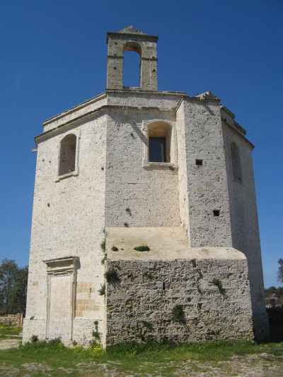 Tricase - via vecchia per Tricase Porto - Uno scorcio della Chiesa dei Diavoli