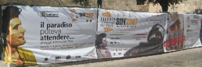 Tricase -piazza Giuseppe Pisanelli - Striscione che pubblicizza il SIFF 2007 Tricase -piazza Giuseppe Pisanelli - Striscione che pubblicizza il SIFF 2007