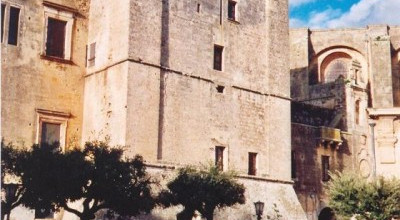TRICASE - 2 MAGGIO 2016- ORE 19.00 - SALA DEL TRONO DI PALAZZO GALLONE - MANI...