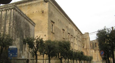 Tricase - piazza Giuseppe Pisanelli - Uno scorcio di Palazzo Gallone