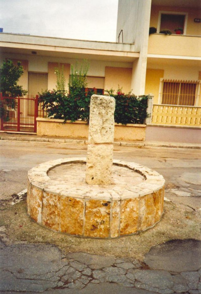 Rione Tutino - via San Leonardo - Menhir Rione Tutino - via San Leonardo - Menhir