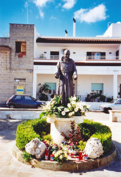 Caprarica - piazzetta Padre Pio Caprarica - piazzetta Padre Pio