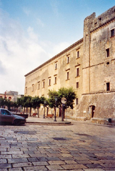 Tricase - Piazza Giuseppe Pisanelli - Uno scorcio di Palazzo Gallone Tricase - Piazza Giuseppe Pisanelli - Uno scorcio di Palazzo Gallone