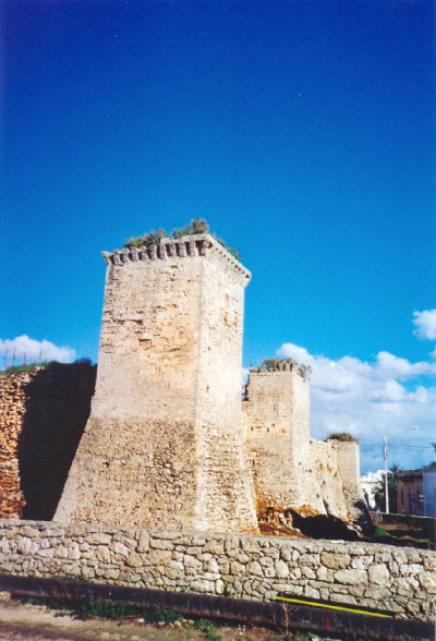 Tutino - Un suggestivo scorcio del castello Tutino - Un suggestivo scorcio del castello